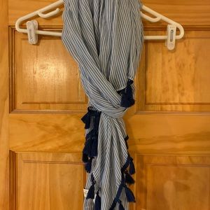 Abercrombie & Fitch lightweight spring scarf